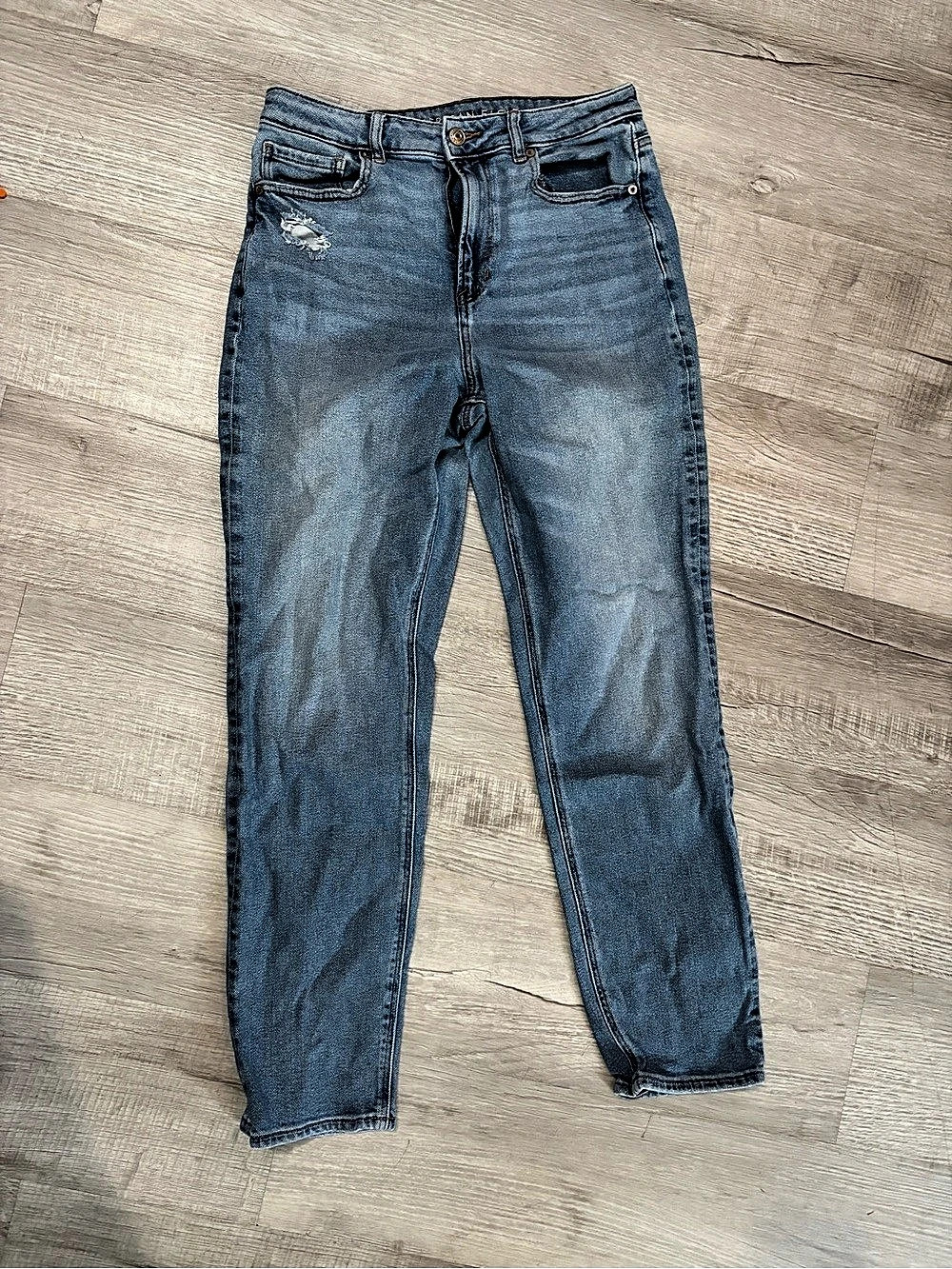 American Eagle AE High-Rise Mom Jean Women's Straight Leg
